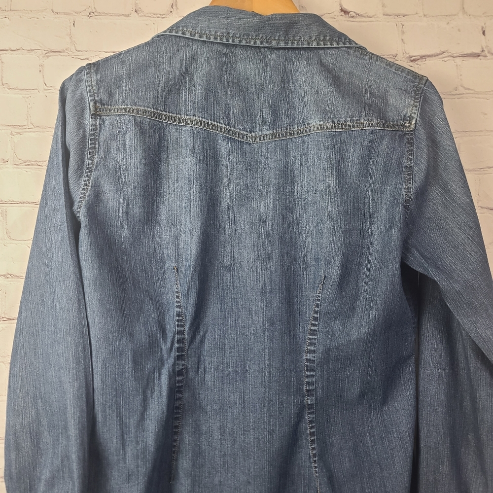 CAbi Denim Chambray Long-sleeved Button-Up # 970 Blue Med. - Picture 4 of 14